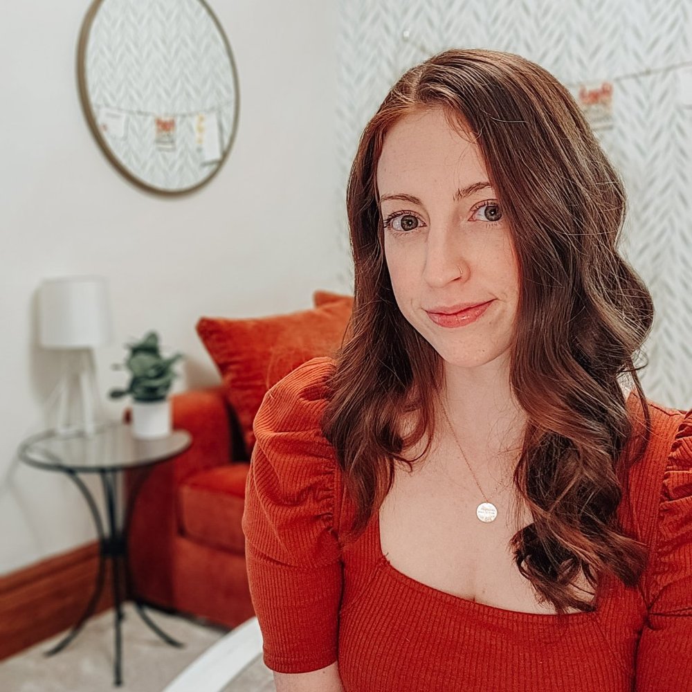 Meet your Posher, Adrienne